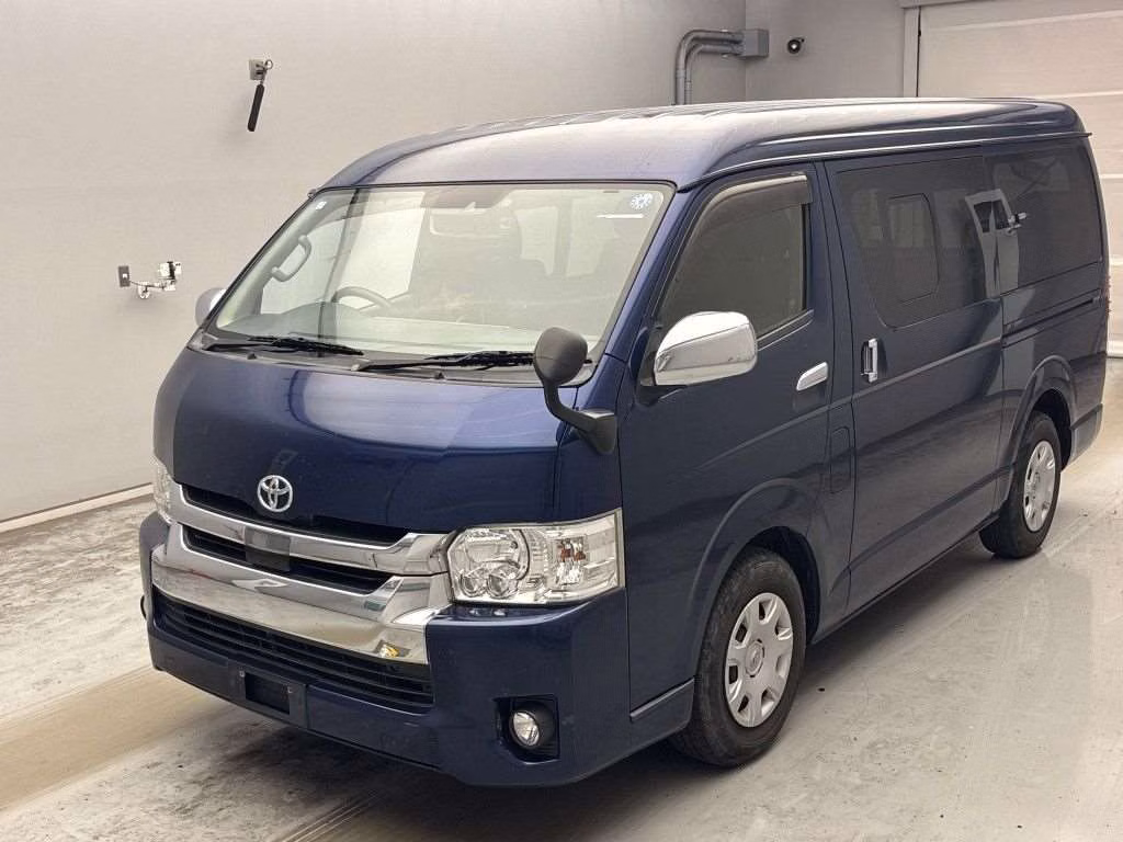 TOYOTA HIACE