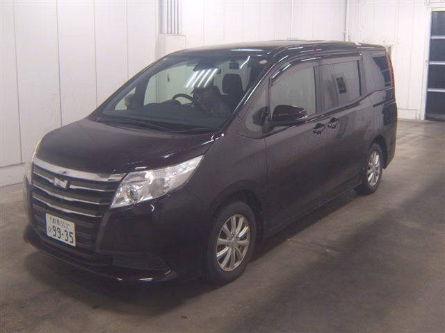 TOYOTA NOAH