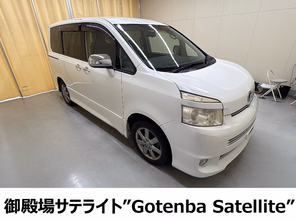 TOYOTA VOXY