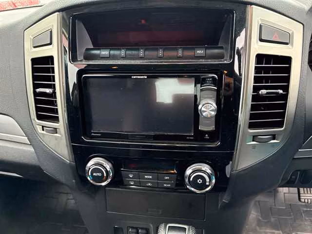 MITSUBISHI PAJERO