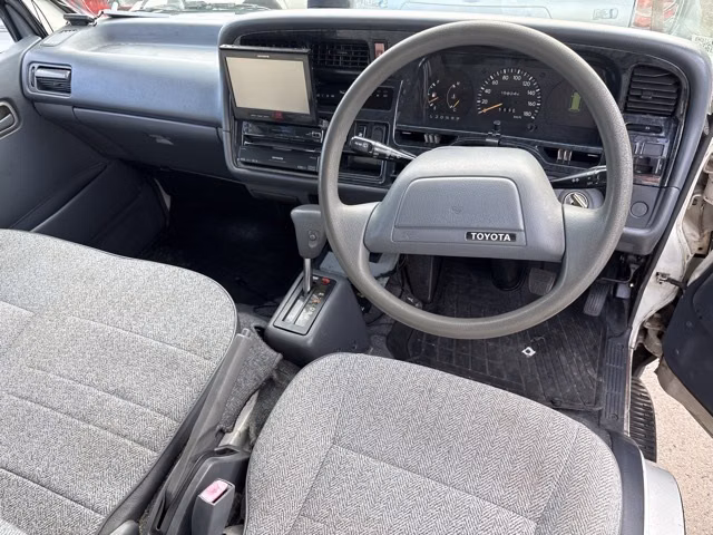 TOYOTA REGIUS ACE