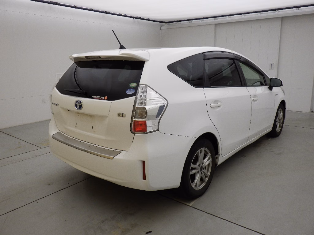 TOYOTA PRIUS ALPHA