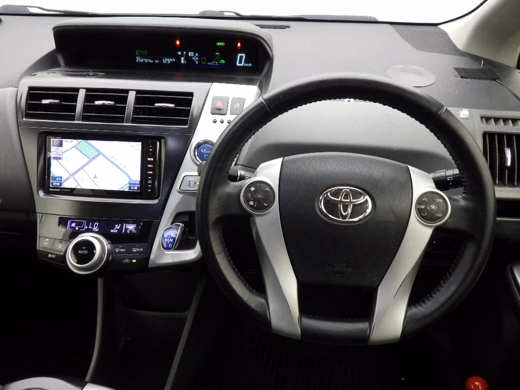 TOYOTA PRIUS ALPHA
