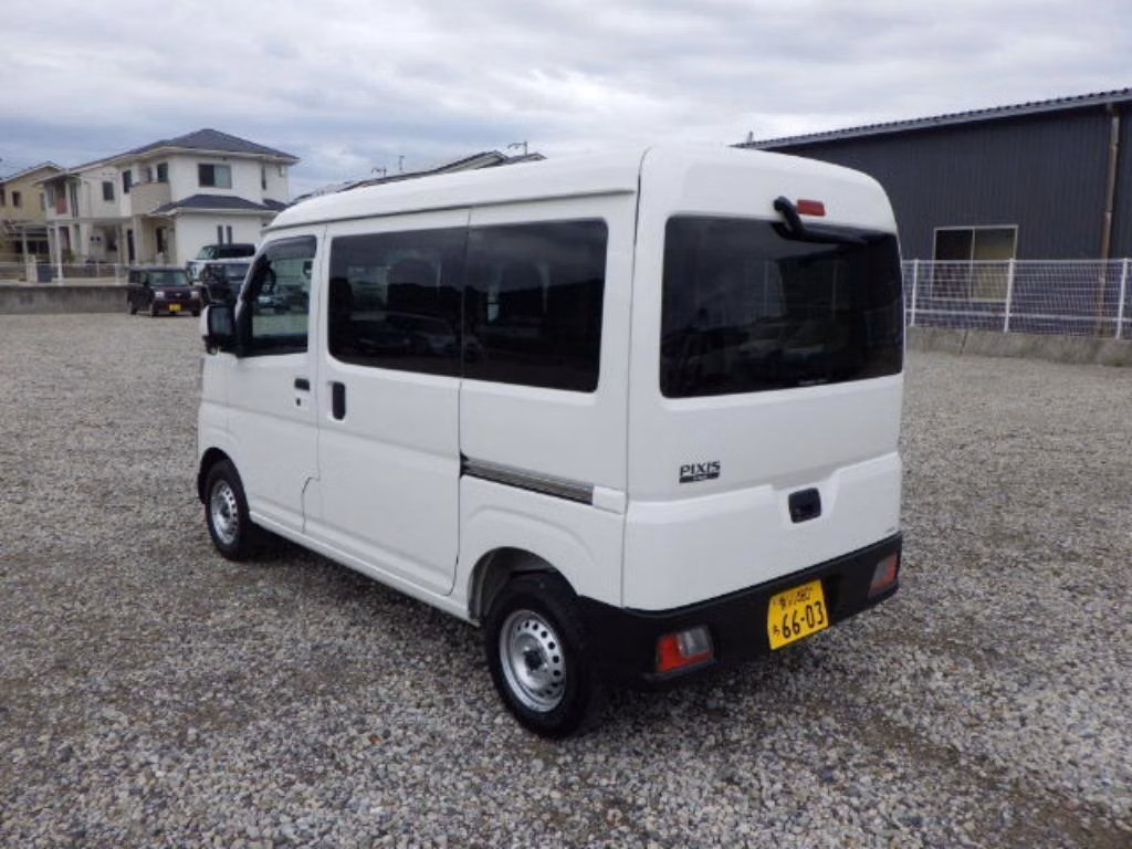 TOYOTA PIXIS VAN