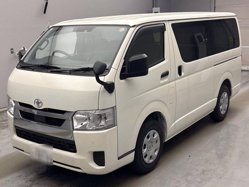 TOYOTA REGIUS ACE