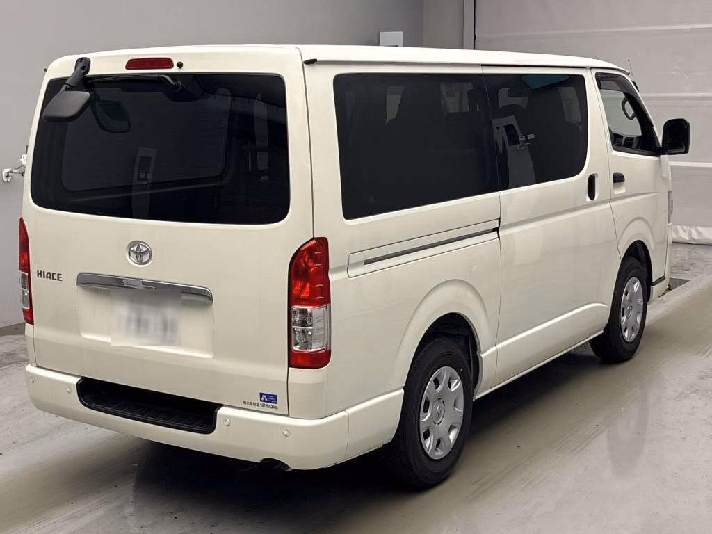 TOYOTA REGIUS ACE