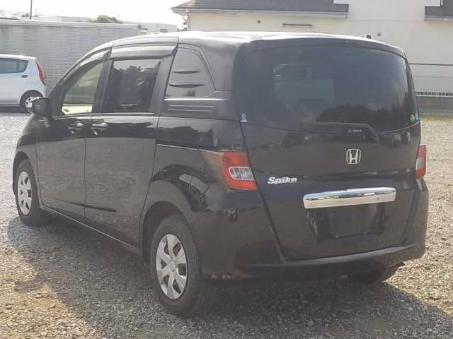 HONDA FREED SPIKE