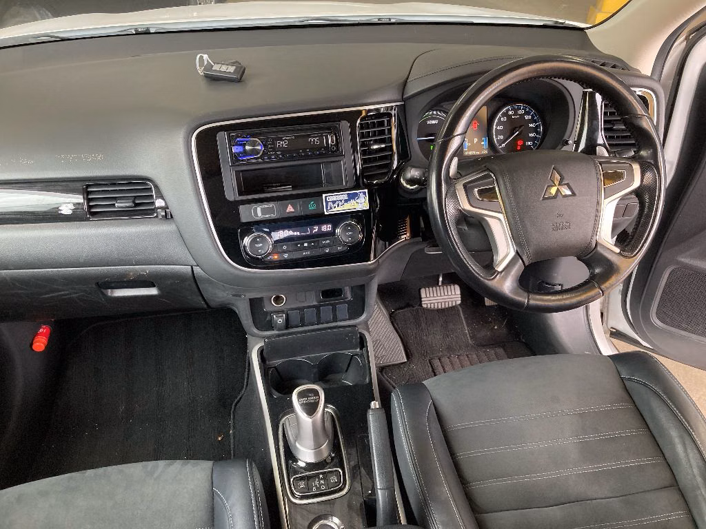 MITSUBISHI OUTLANDER