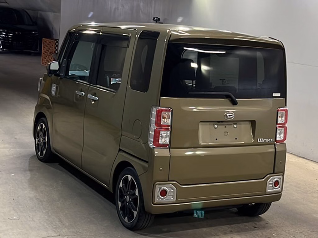 DAIHATSU WAKE