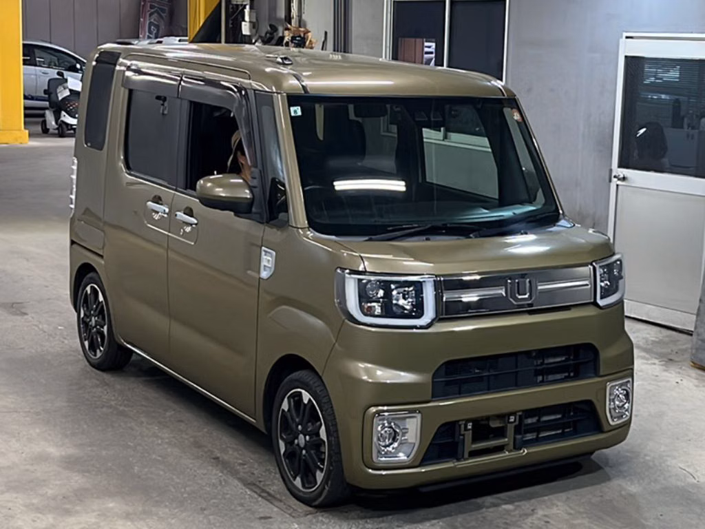 DAIHATSU WAKE