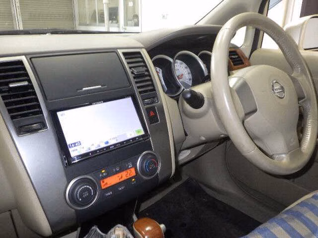 NISSAN TIIDA LATIO