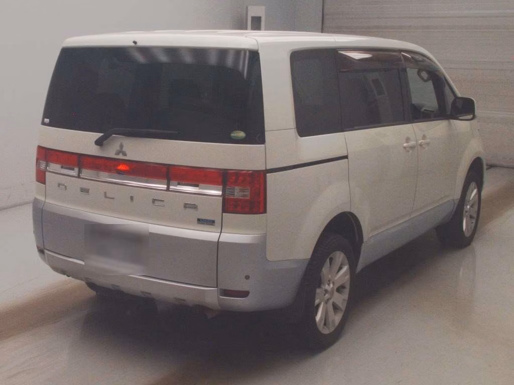 MITSUBISHI DELICA D:5