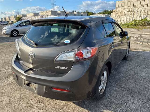 MAZDA AXELA
