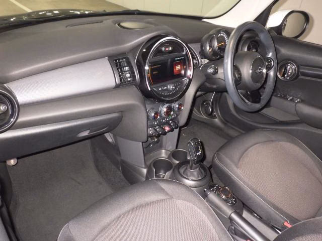 MINI HATCH