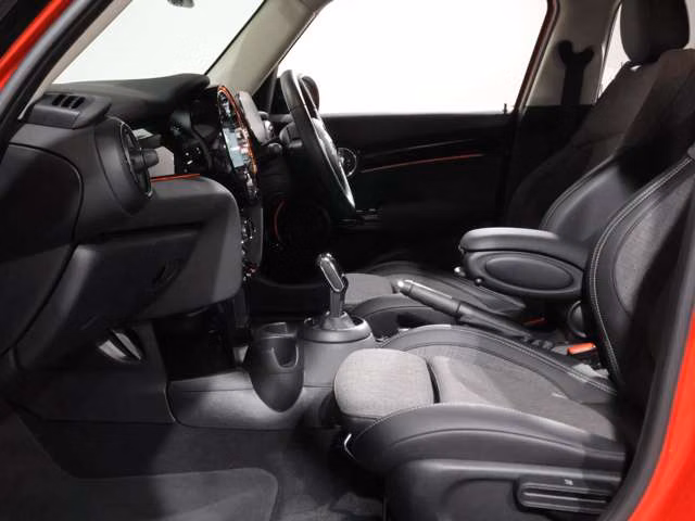 MINI HATCH