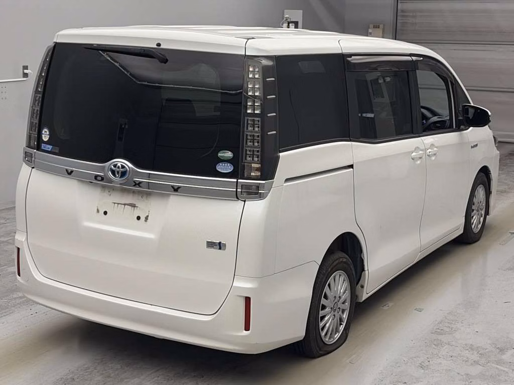 TOYOTA VOXY