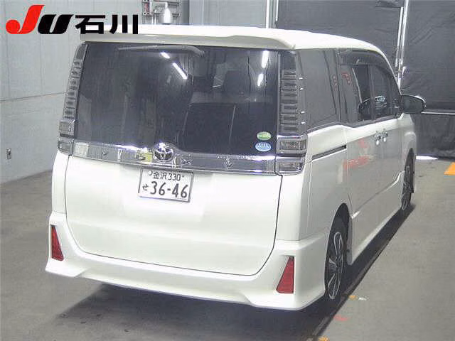 TOYOTA VOXY