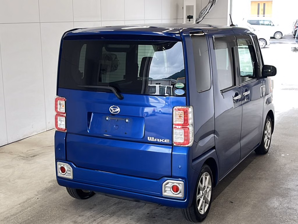 DAIHATSU WAKE