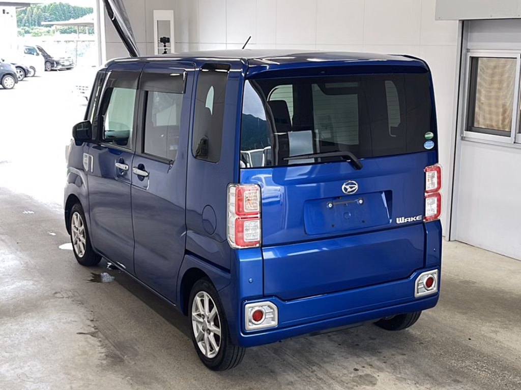 DAIHATSU WAKE