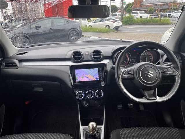SUZUKI SWIFT