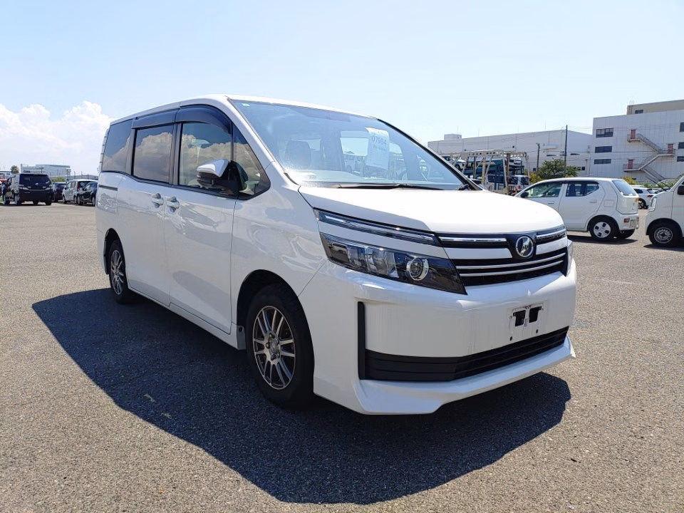 TOYOTA VOXY