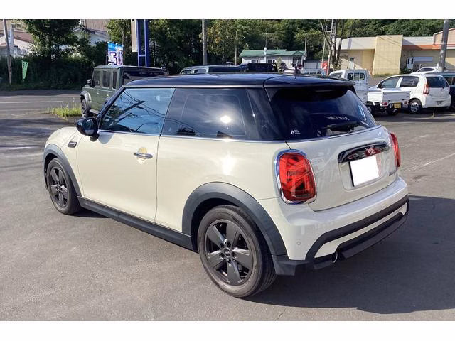 MINI HATCH