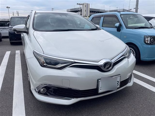 TOYOTA AURIS