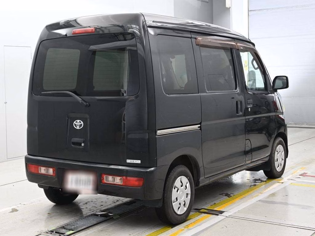 TOYOTA PIXIS VAN