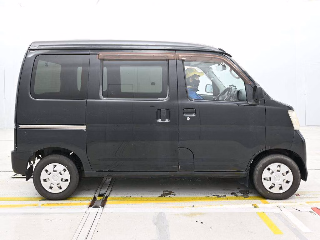 TOYOTA PIXIS VAN