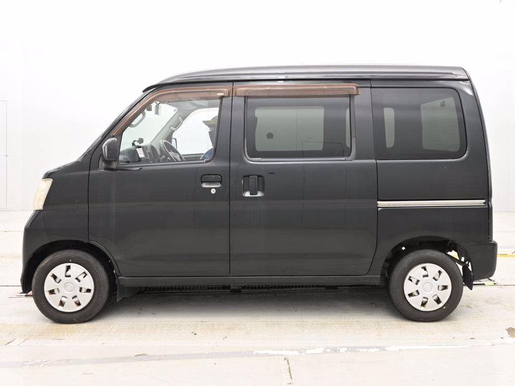 TOYOTA PIXIS VAN