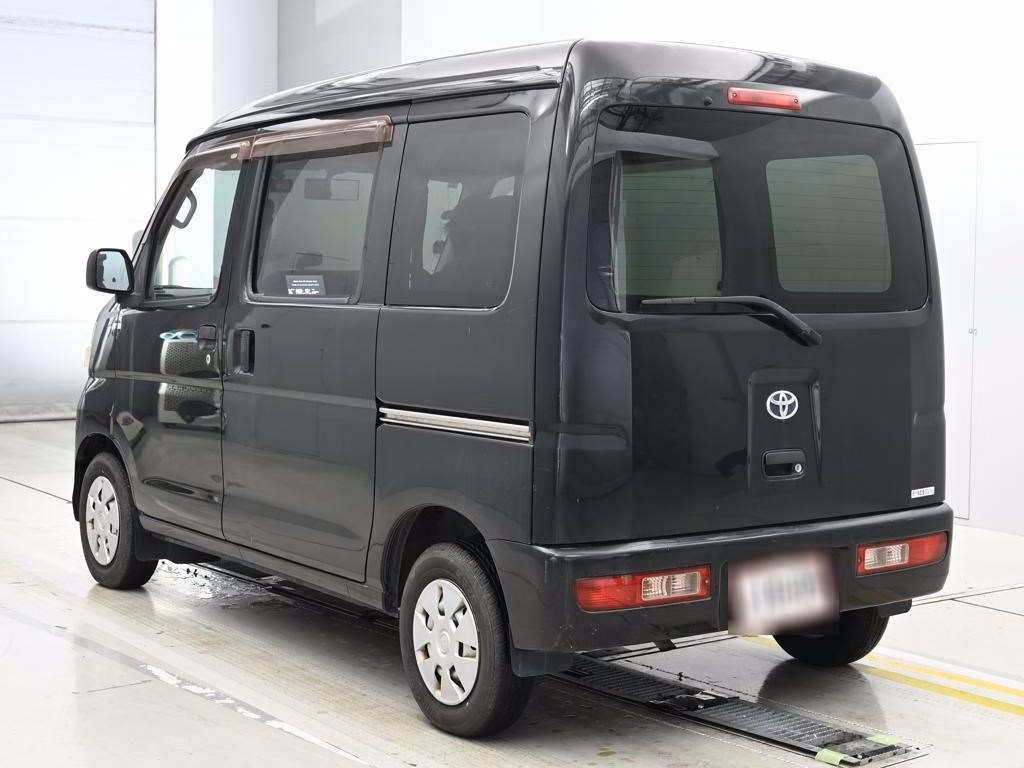 TOYOTA PIXIS VAN