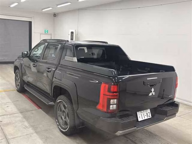 MITSUBISHI TRITON
