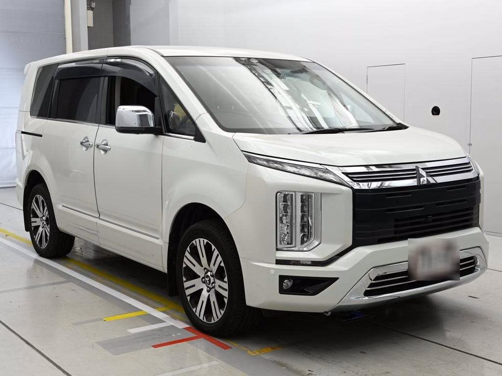 MITSUBISHI DELICA D:5