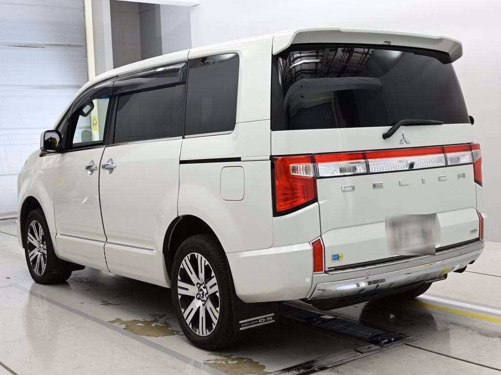 MITSUBISHI DELICA D:5