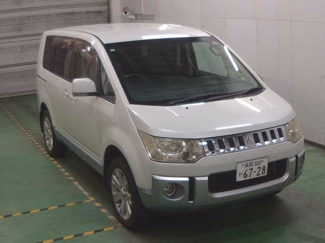 MITSUBISHI DELICA D:5