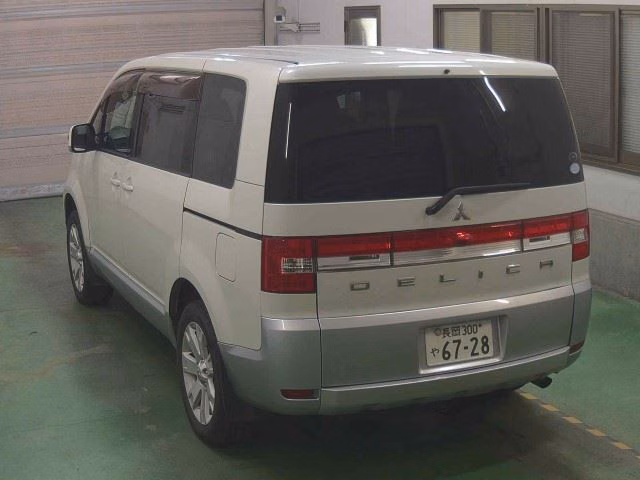 MITSUBISHI DELICA D:5