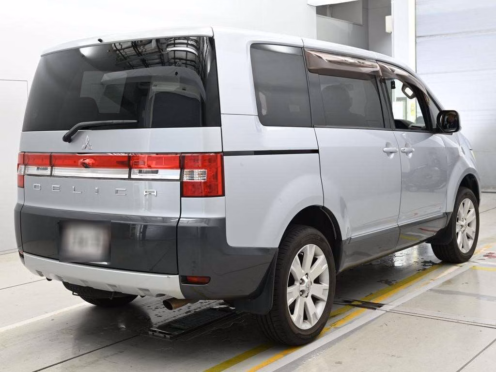MITSUBISHI DELICA D:5