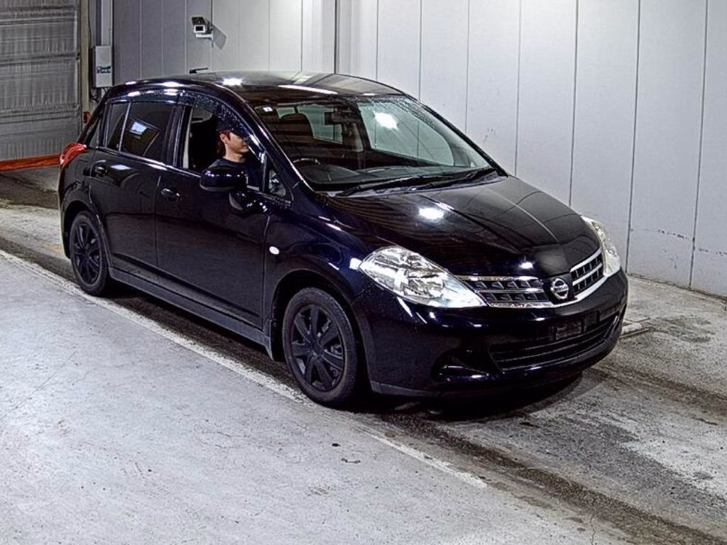 NISSAN TIIDA