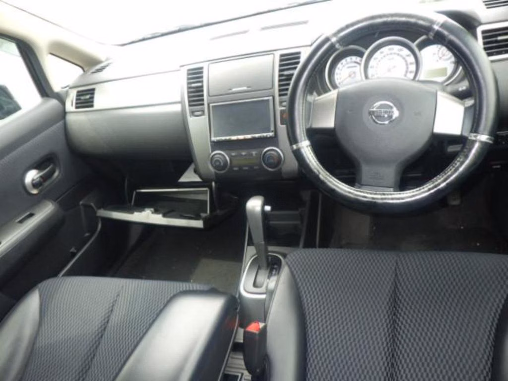 NISSAN TIIDA