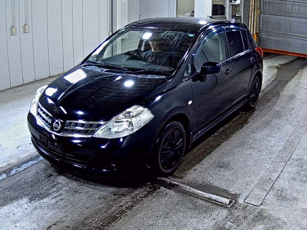 NISSAN TIIDA