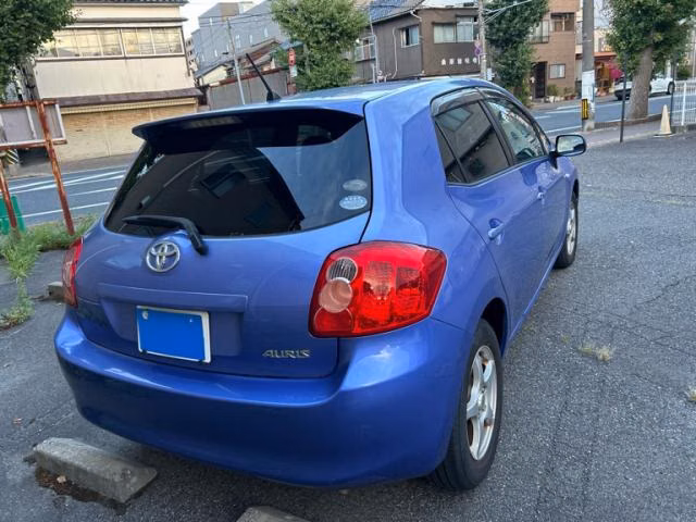 TOYOTA AURIS