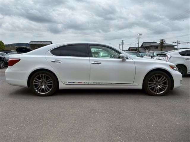 LEXUS LS600H