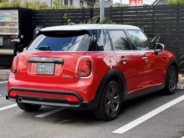 MINI HATCH