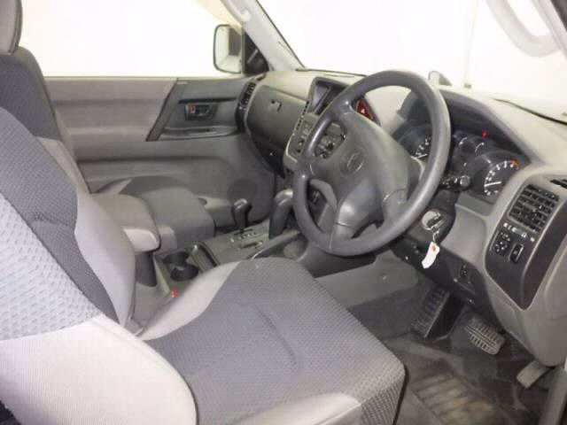 MITSUBISHI PAJERO