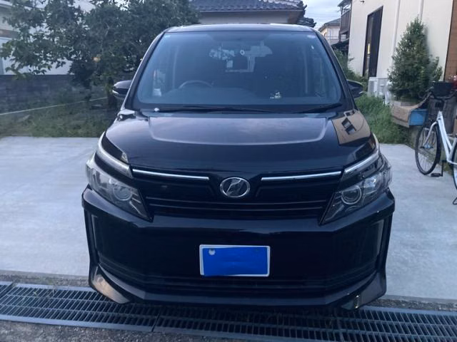 TOYOTA VOXY