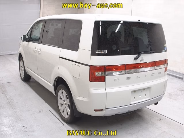 MITSUBISHI DELICA D:5