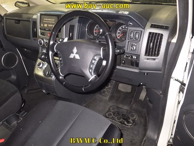 MITSUBISHI DELICA D:5