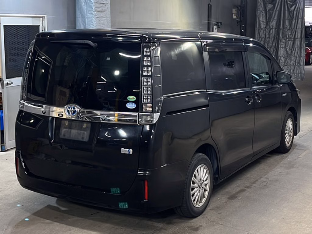 TOYOTA VOXY