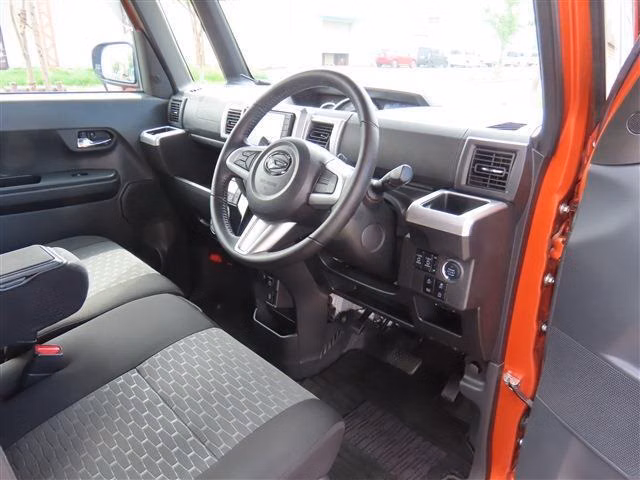 DAIHATSU WAKE