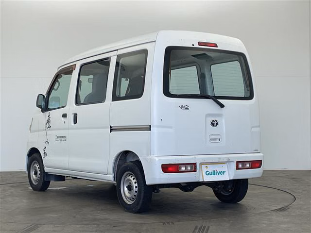 TOYOTA PIXIS VAN